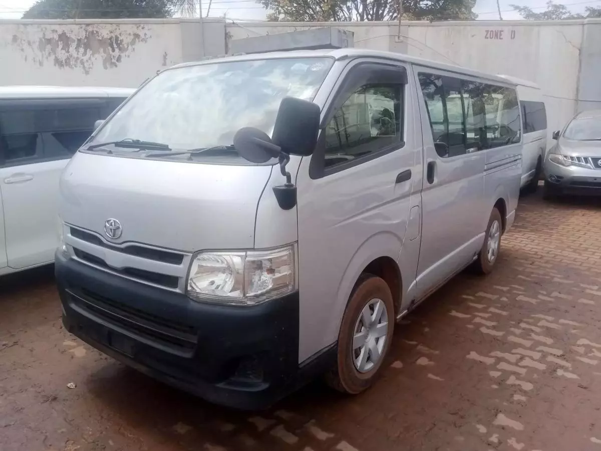 Toyota Hiace   - 2013