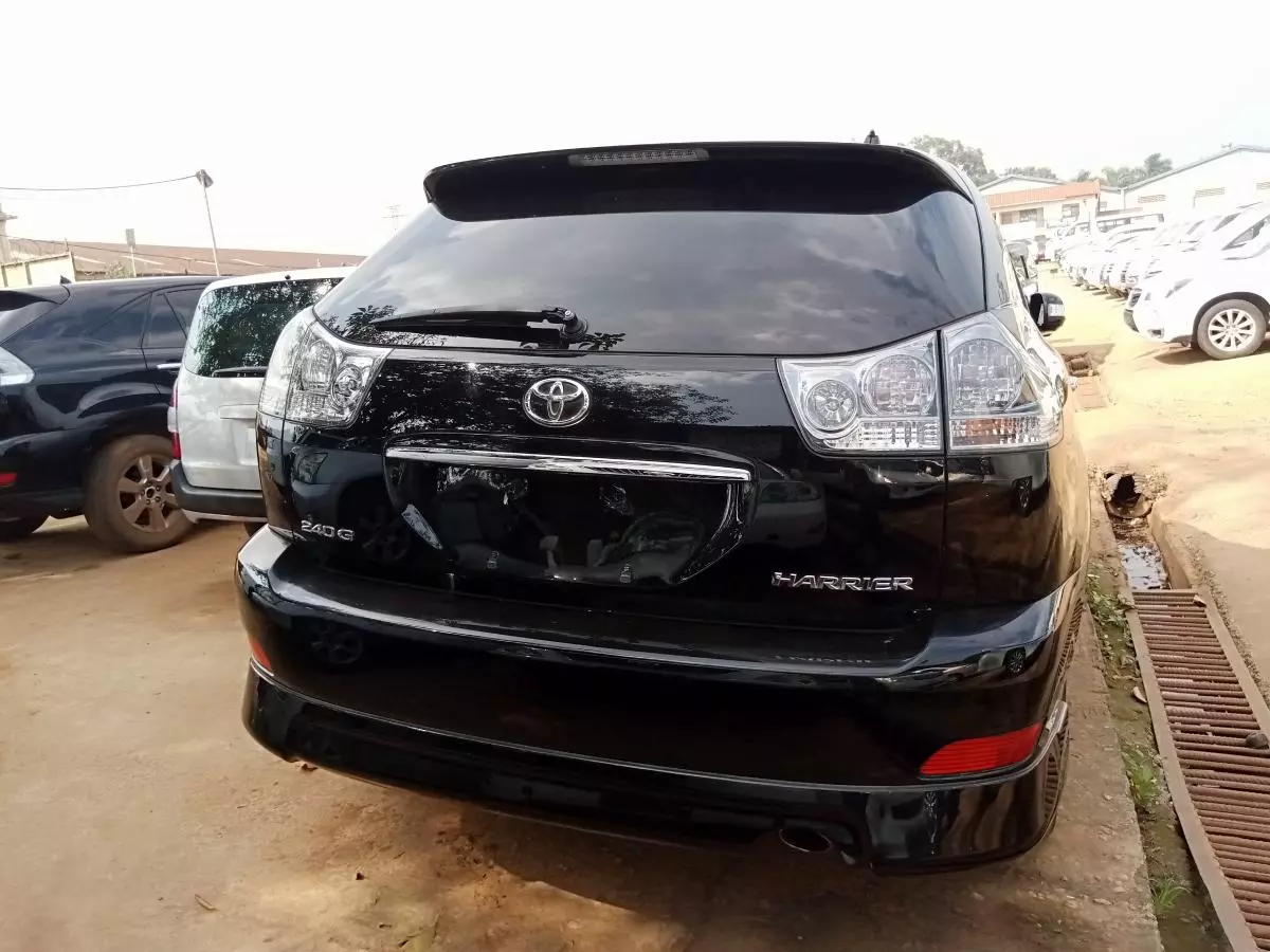 Toyota Harrier   - 2011