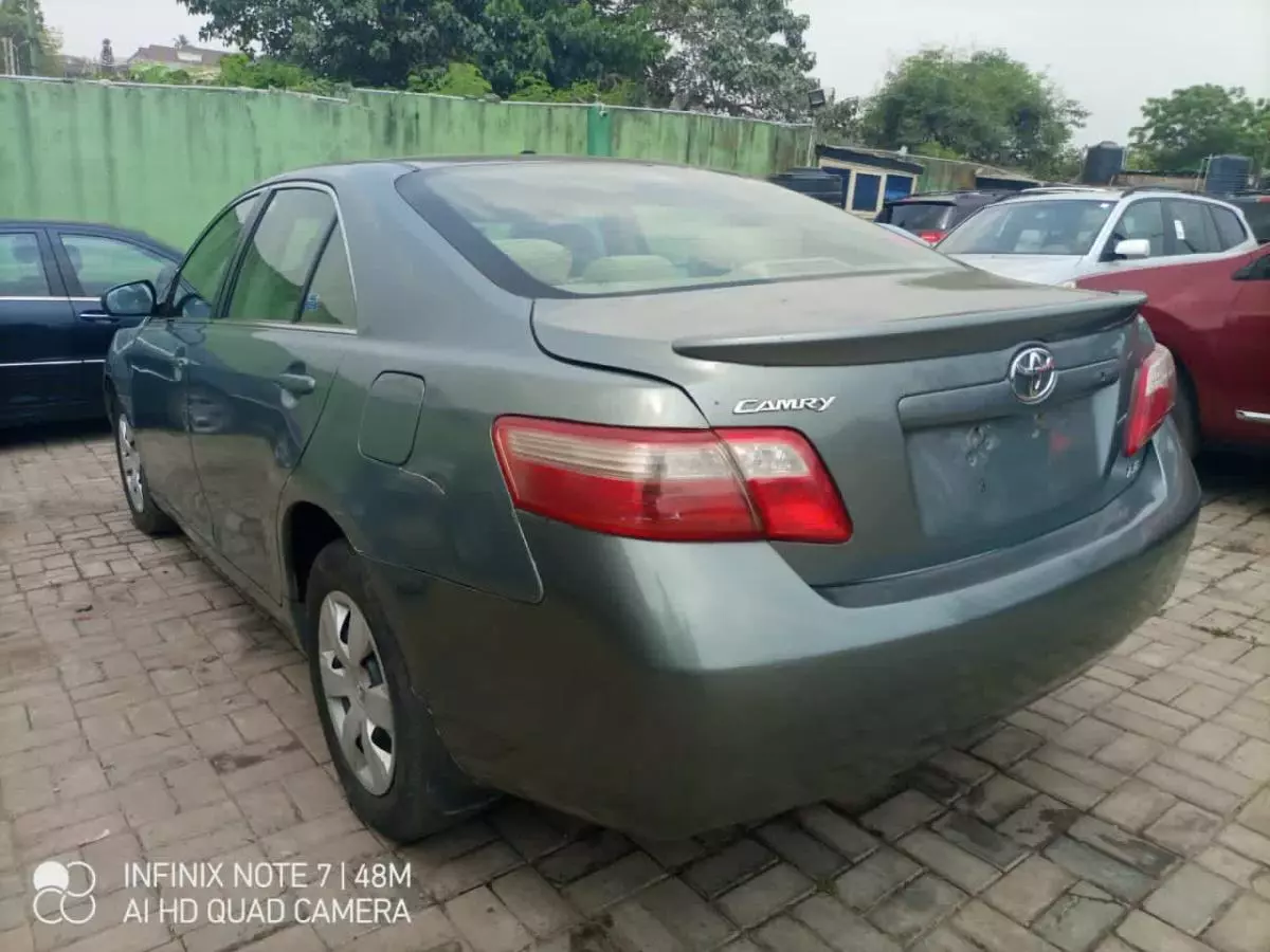 Toyota Camry - 2007