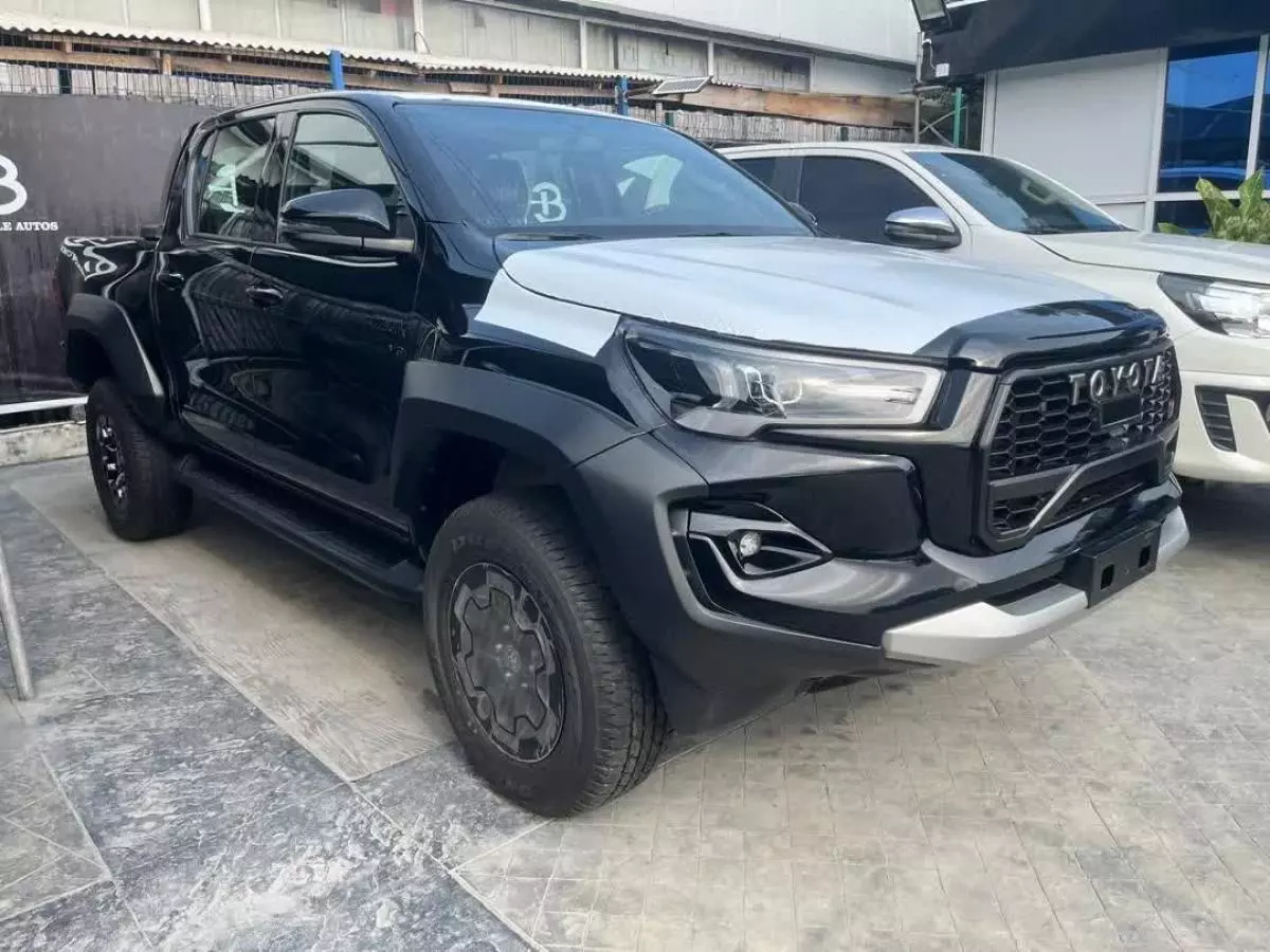 Toyota Hilux   - 2024