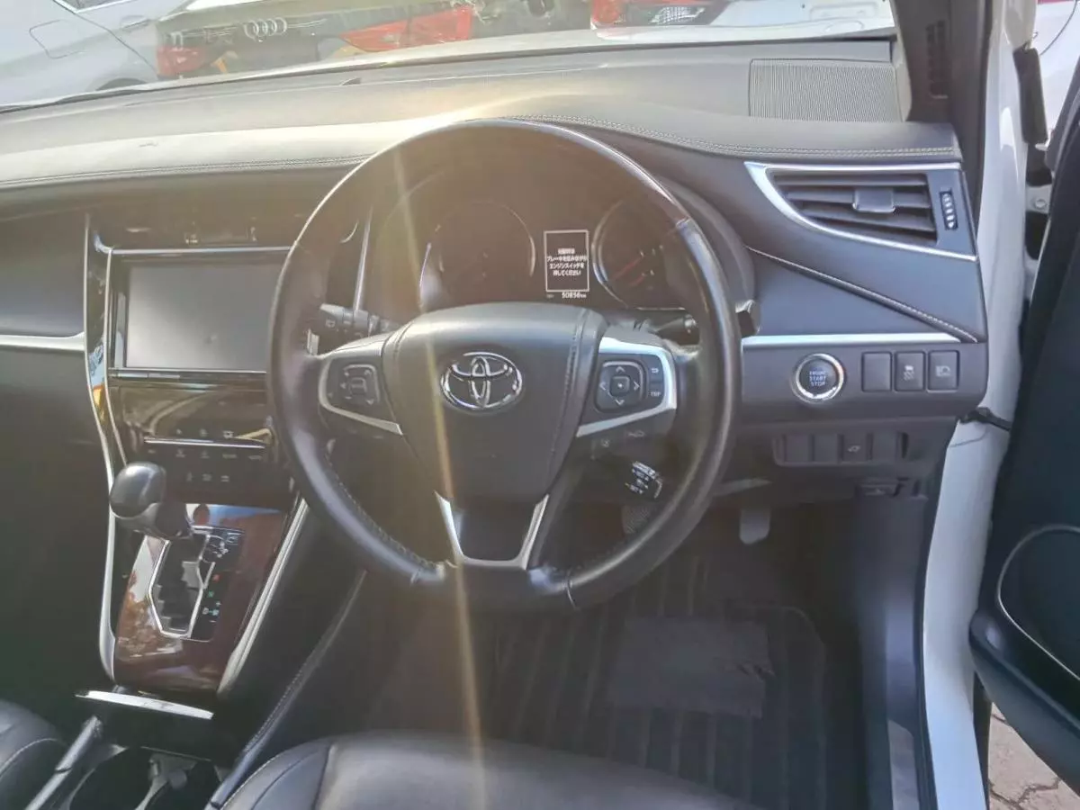 Toyota Harrier   - 2016