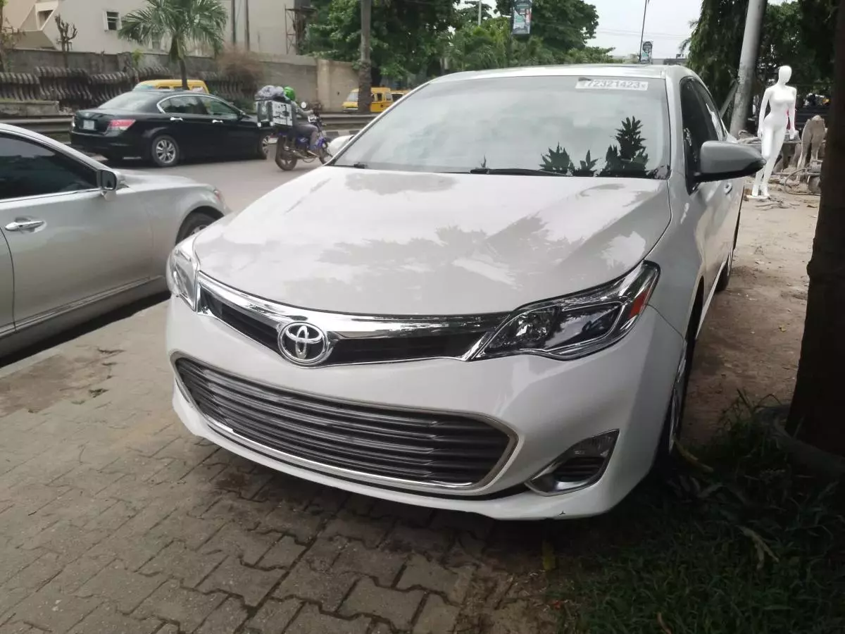 Toyota Avalon   - 2014