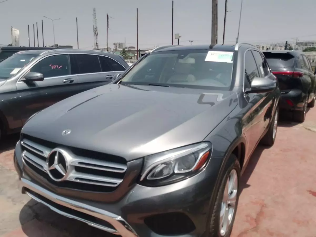 Mercedes-Benz GLC 300   - 2017