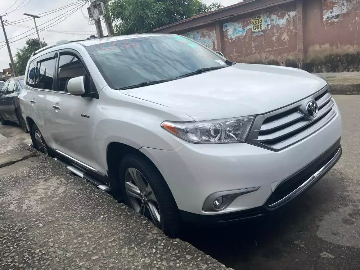 Toyota Highlander   - 2012