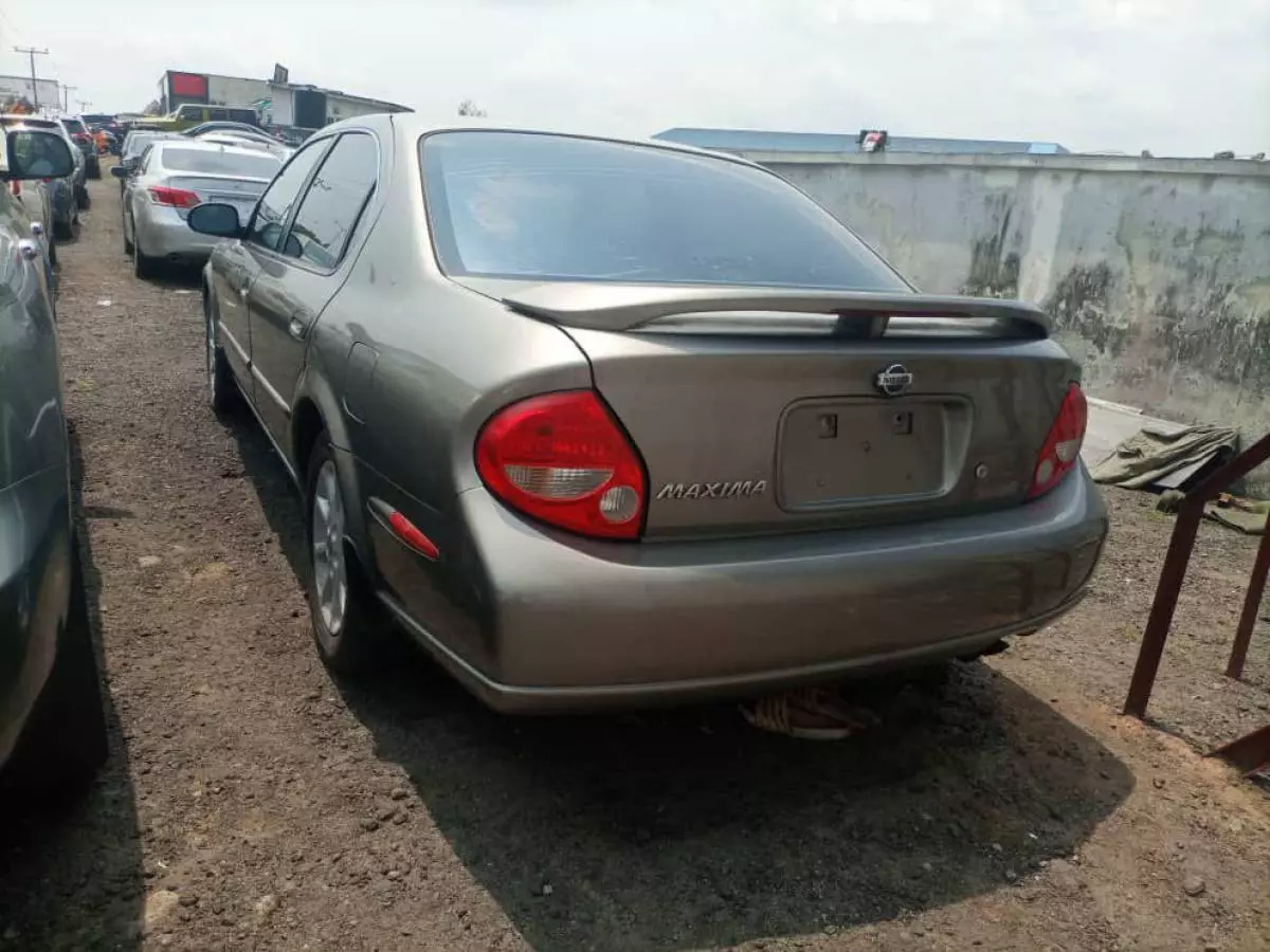 Nissan Maxima - 2001
