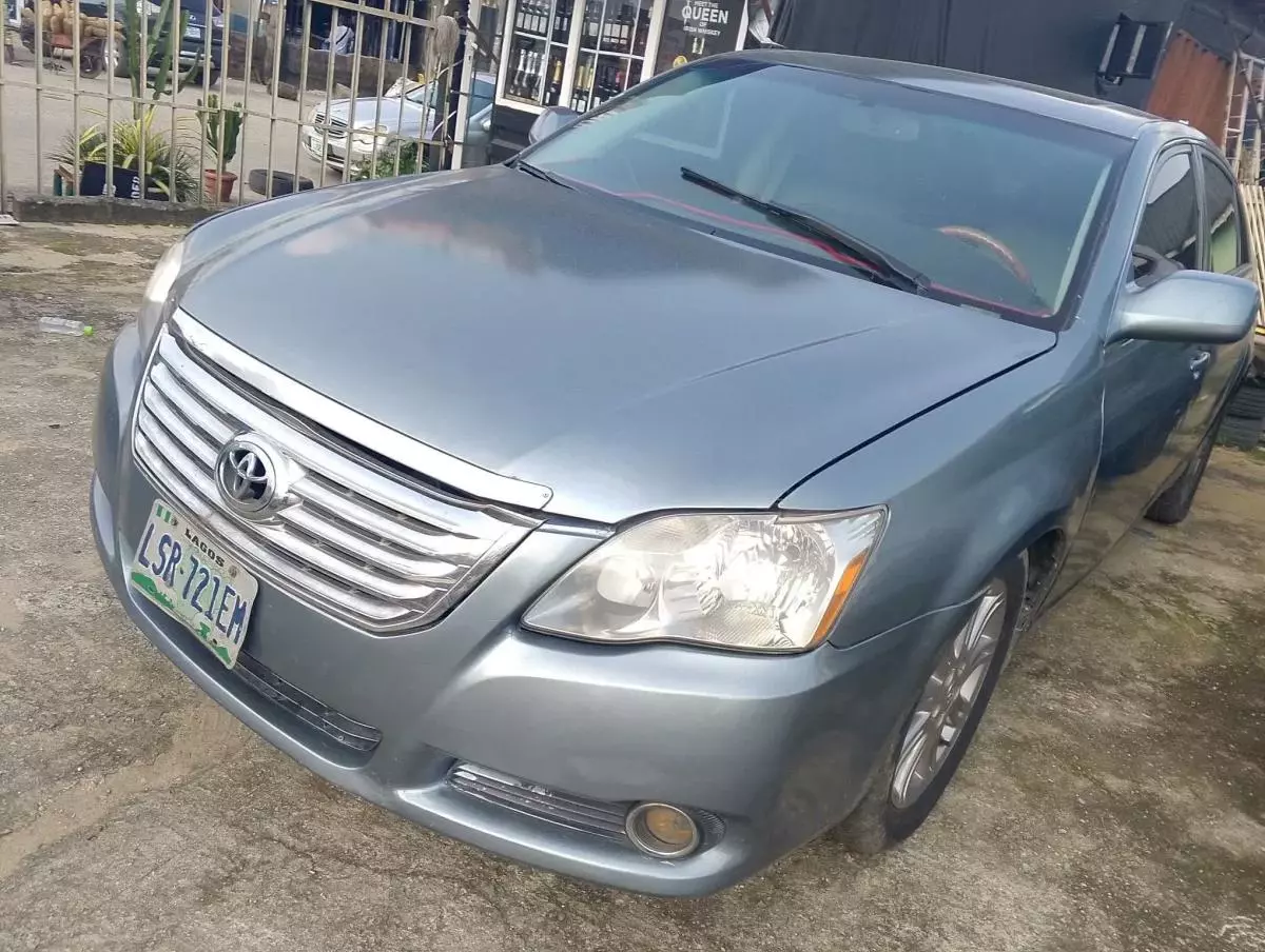 Toyota Avalon   - 2006