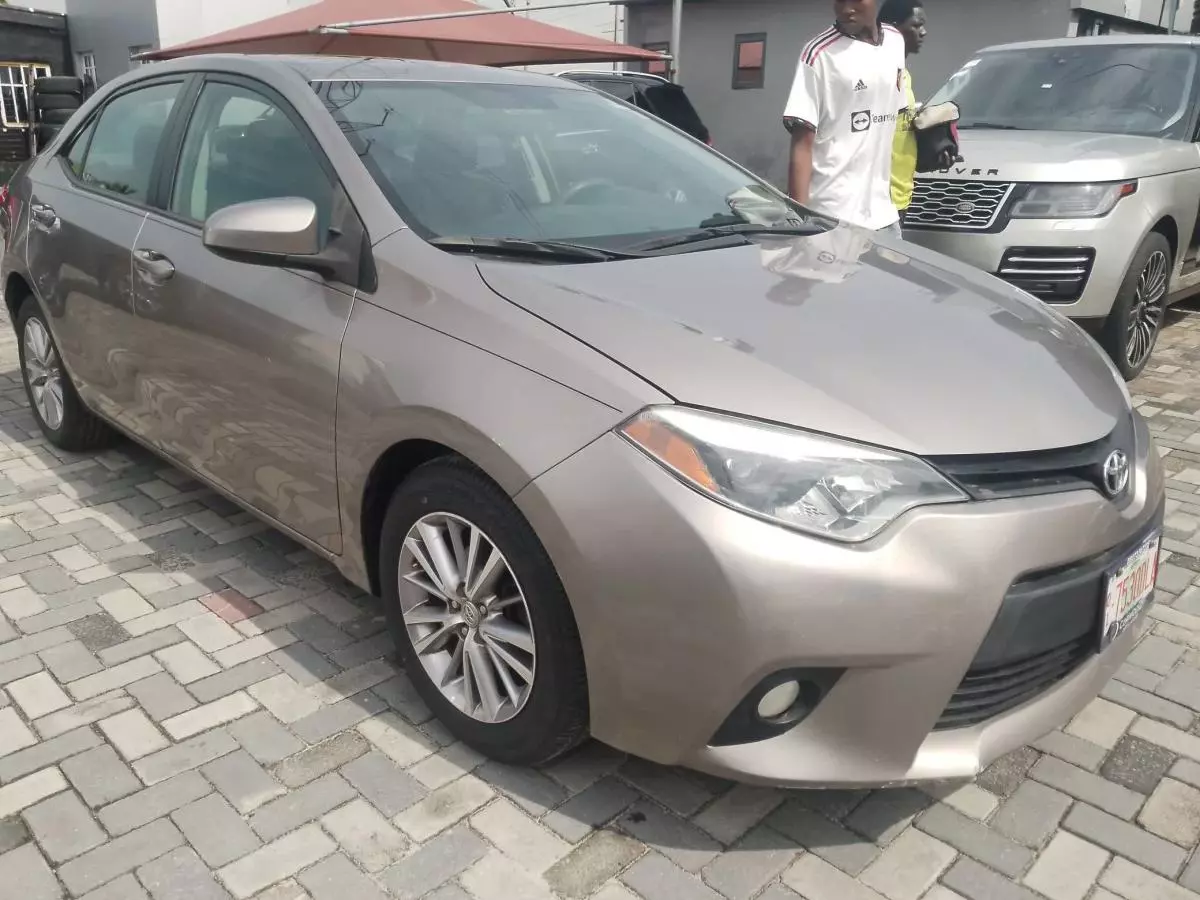 Toyota Corolla   - 2014