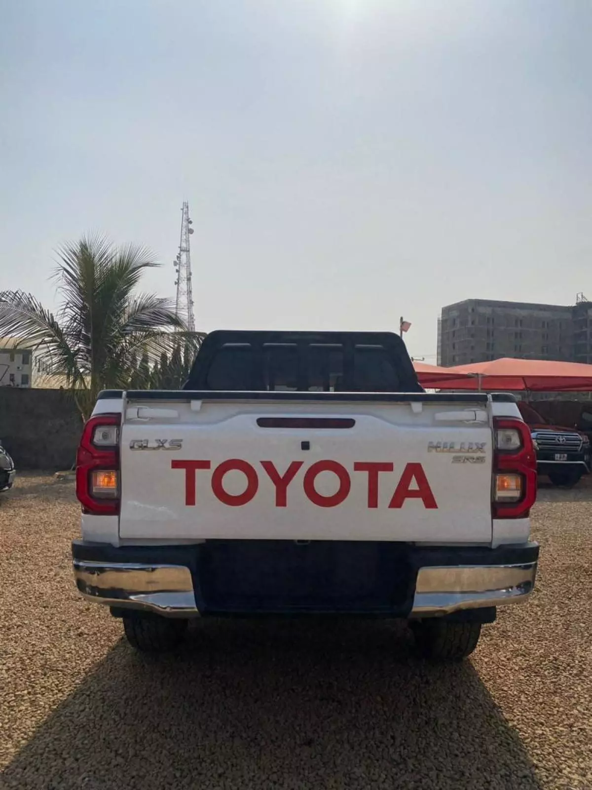 Toyota Hilux   - 2021