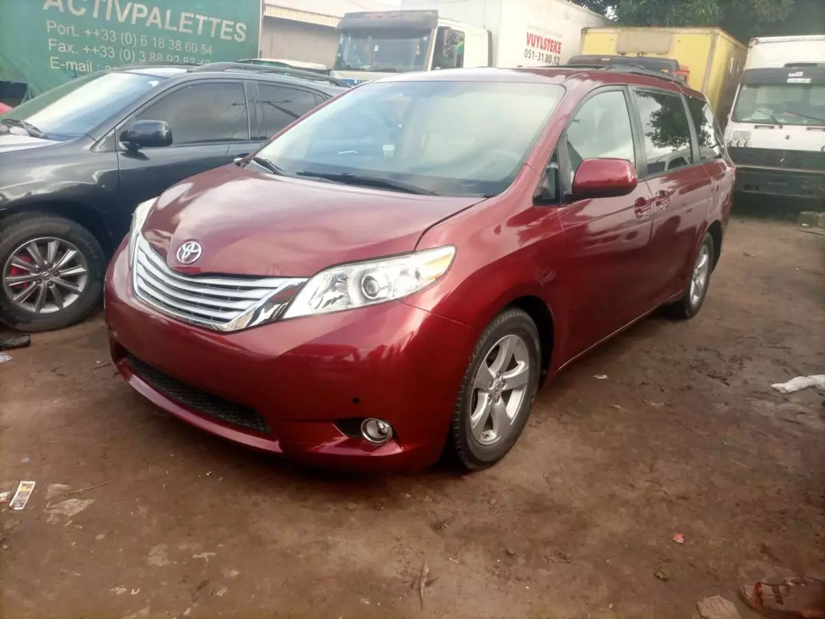 Toyota Sienna   - 2013