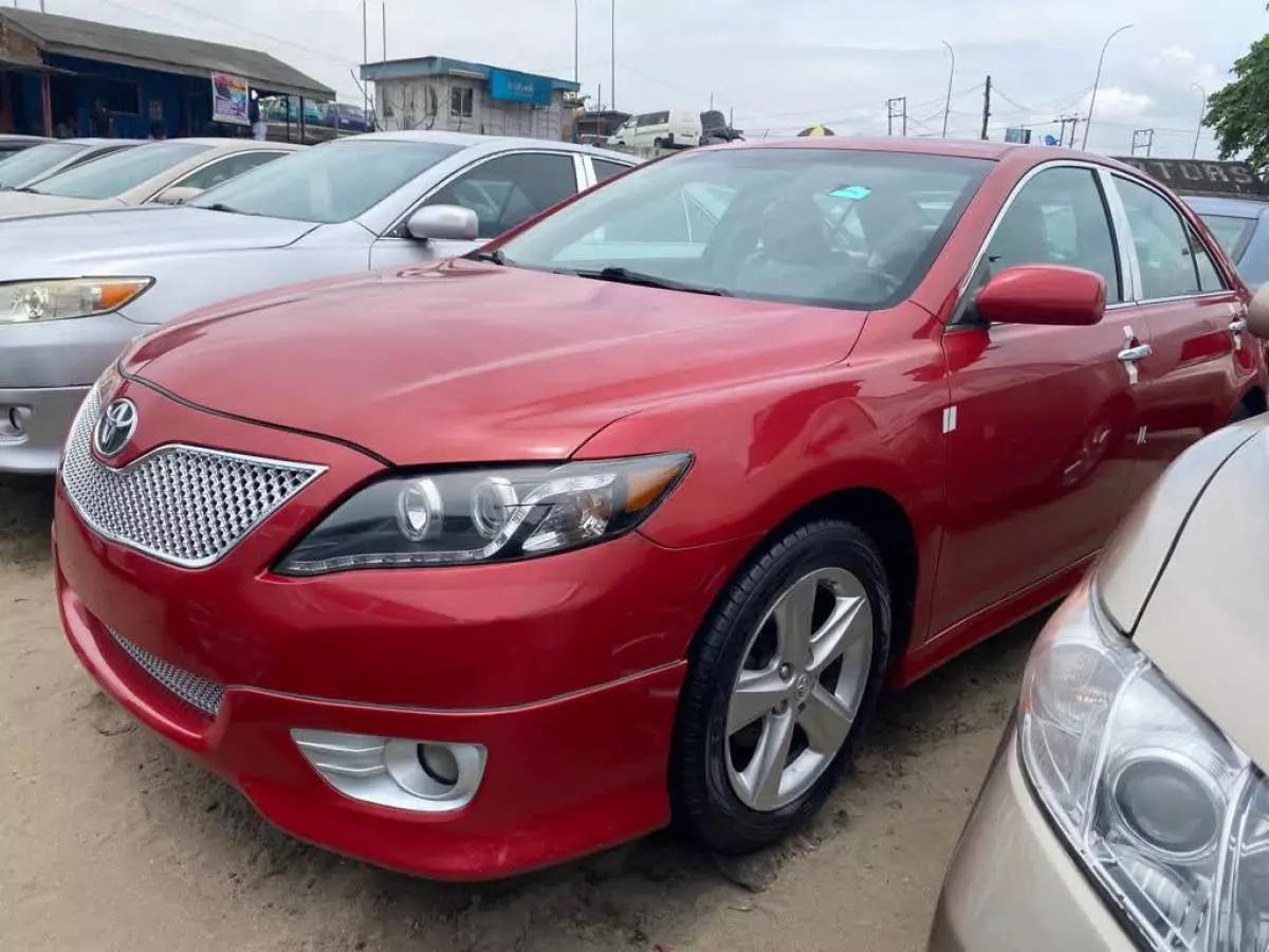 Toyota Camry - 2010