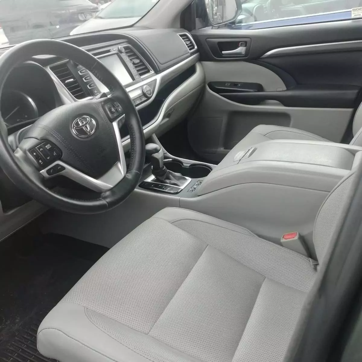 Toyota Highlander   - 2017