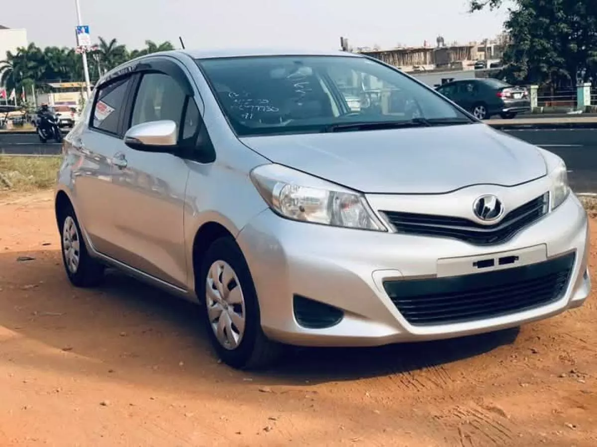 Toyota Vitz   - 2013