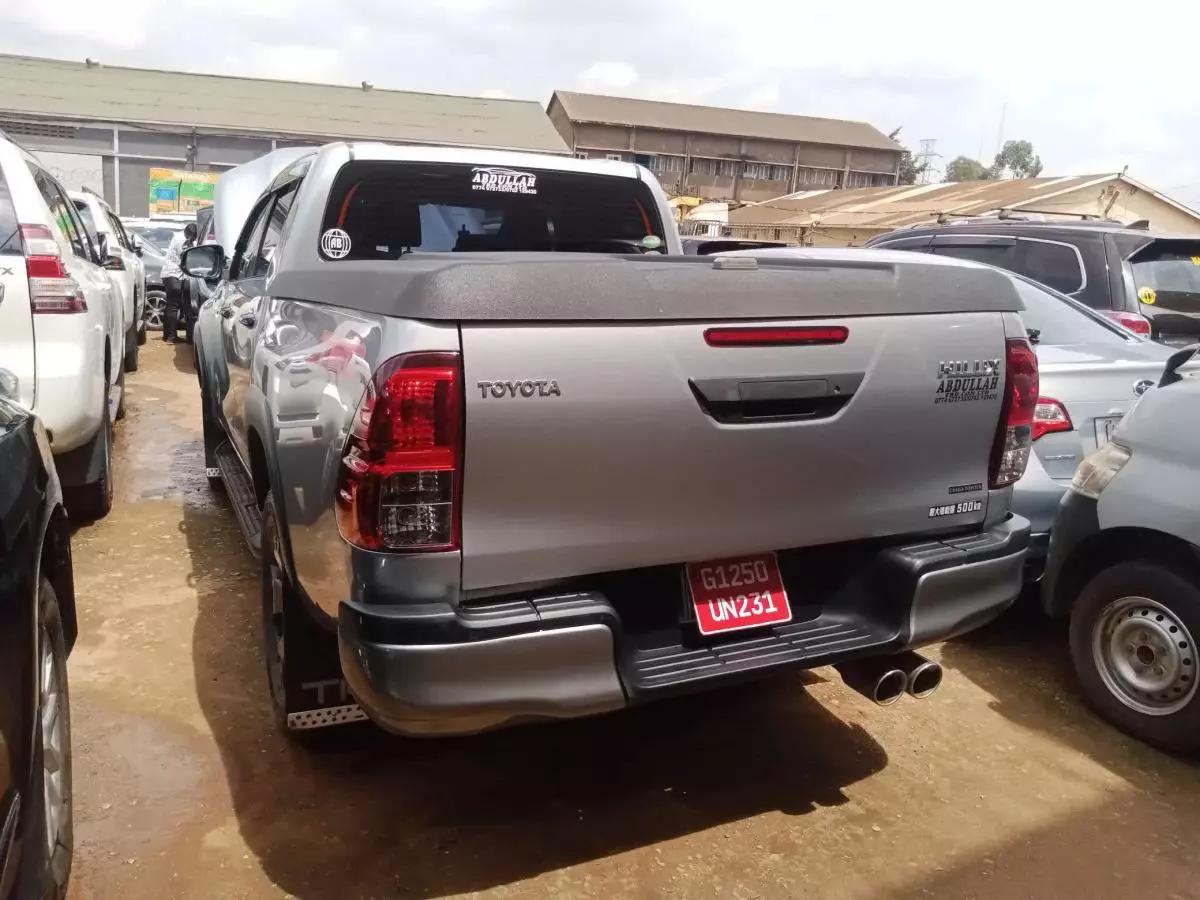 Toyota Hilux   - 2019