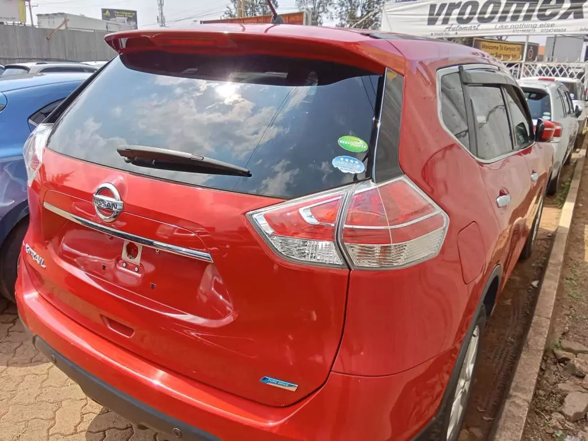 Nissan X-TRAIL   - 2016