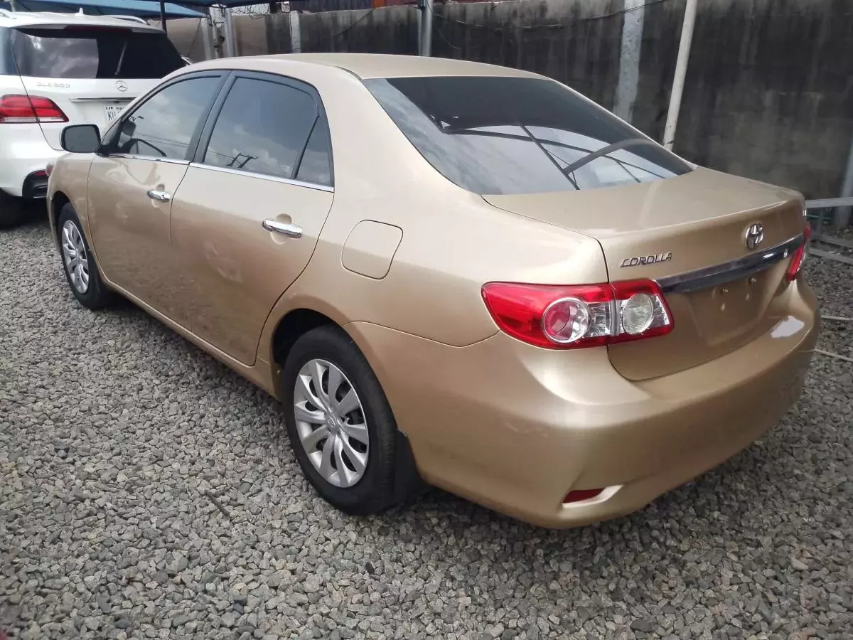 Toyota Corolla   - 2011