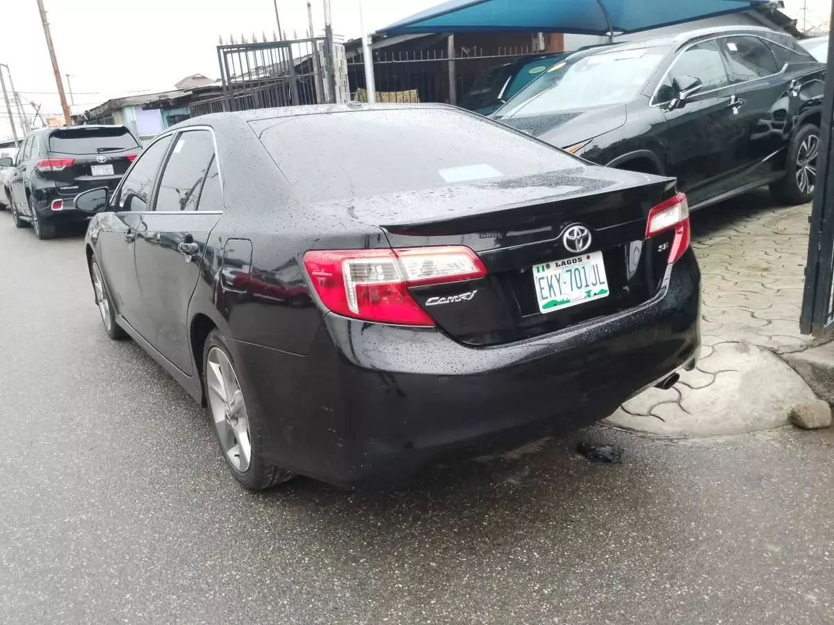 Toyota Camry   - 2012