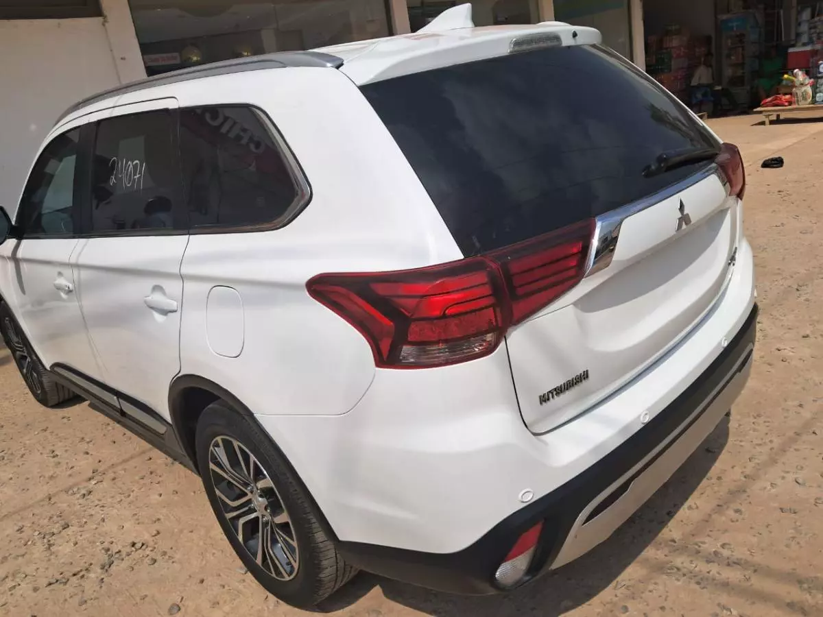 Mitsubishi OUTLANDER   - 2018