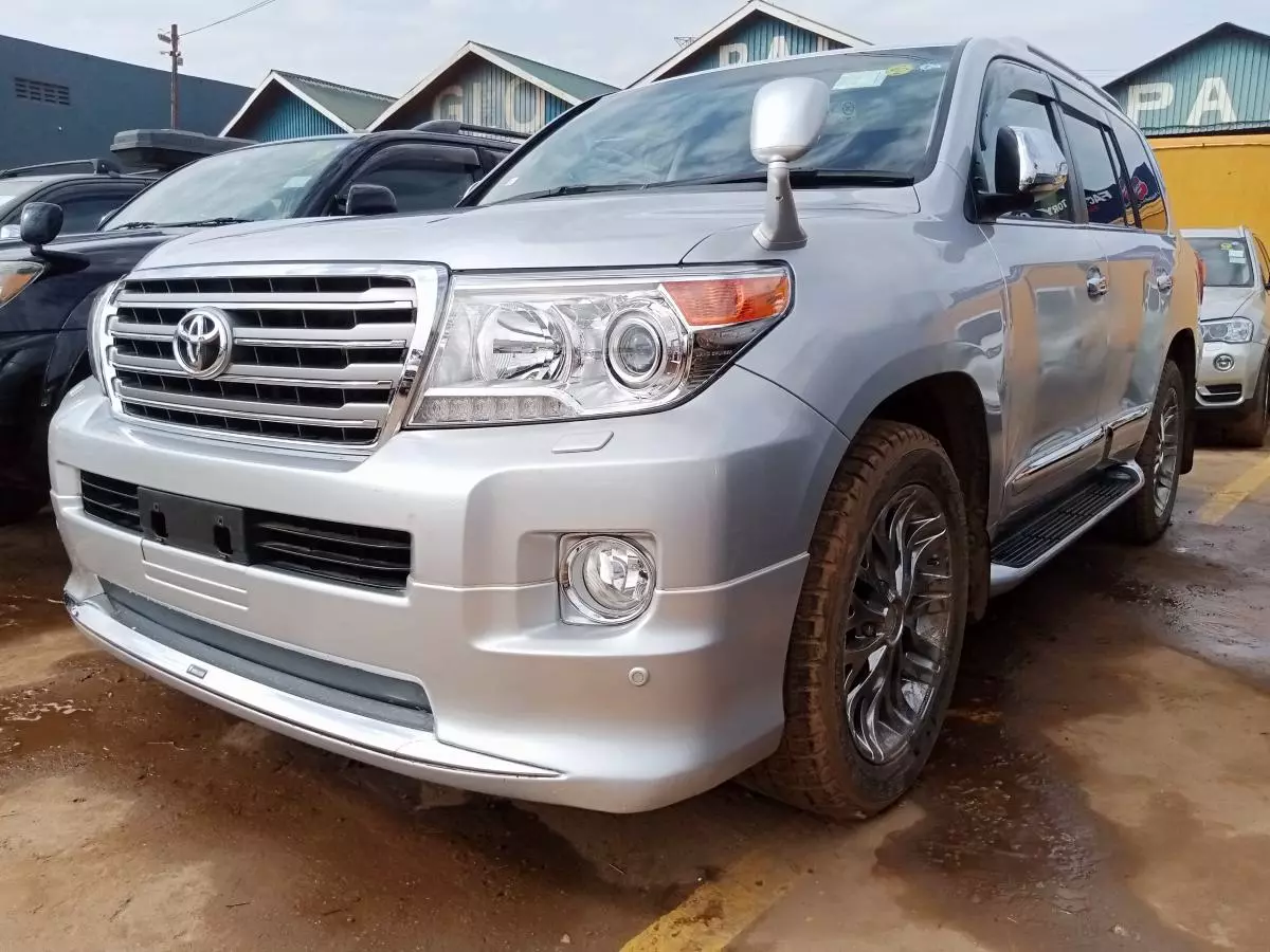 Toyota Landcruiser  V8   - 2018