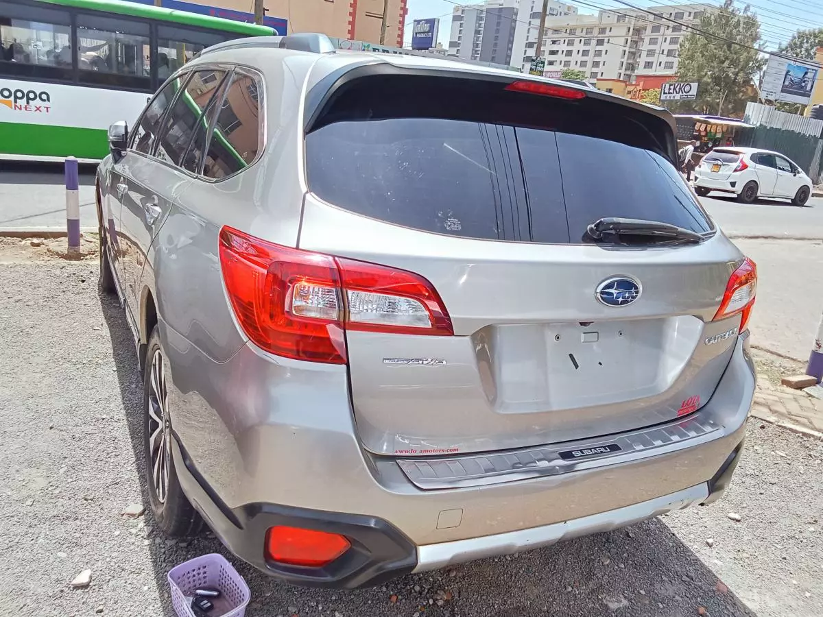 Subaru Outback   - 2015