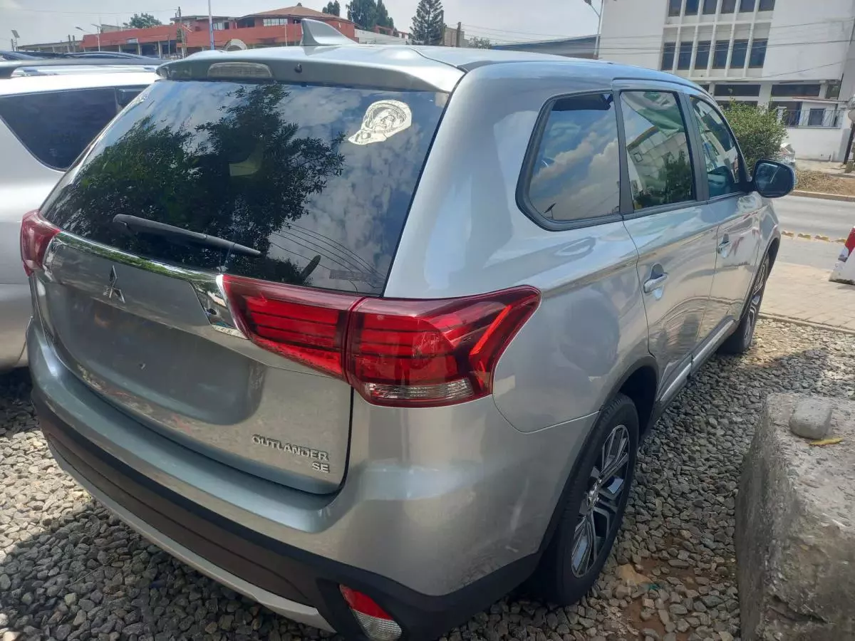 Mitsubishi OUTLANDER   - 2017