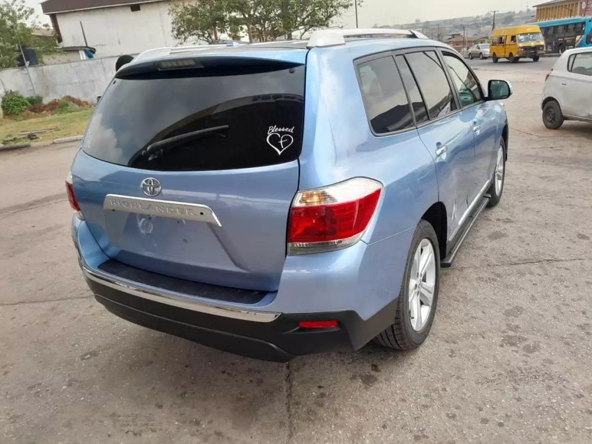 Toyota Highlander   - 2010