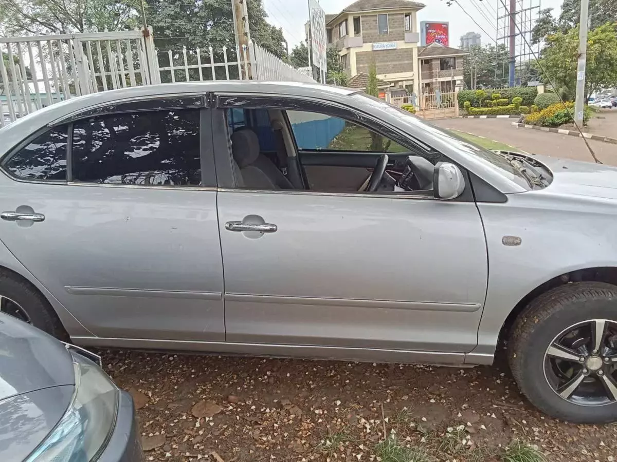 Toyota Premio    - 2010