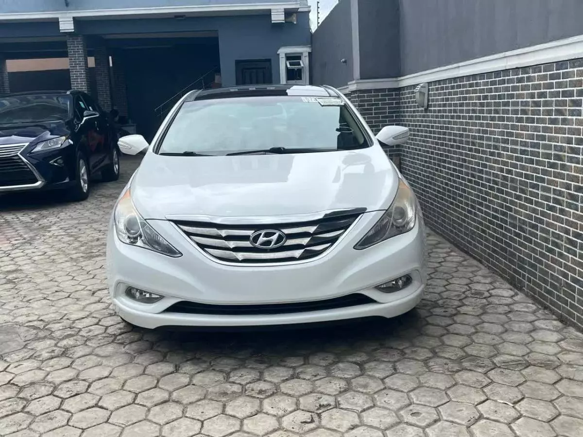 Hyundai Sonata   - 2013