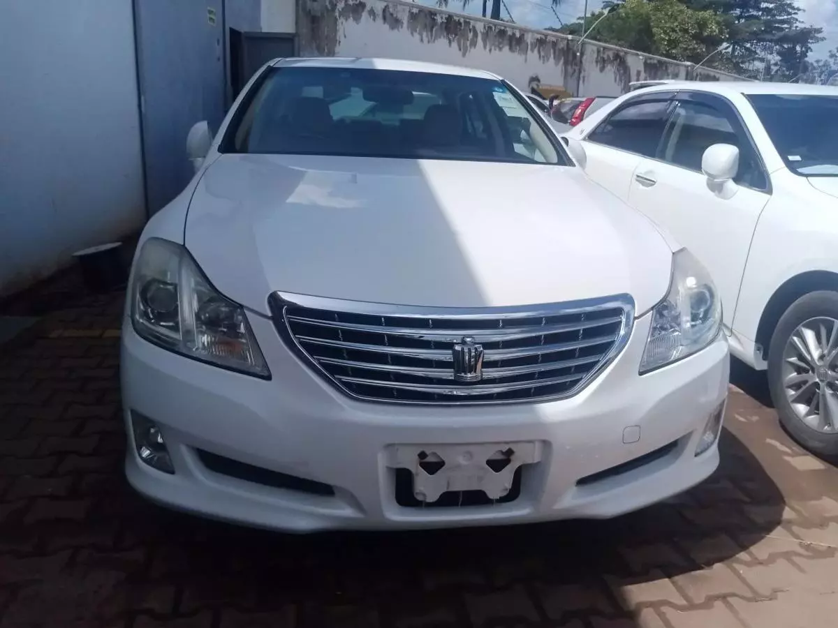 Toyota Crown   - 2011