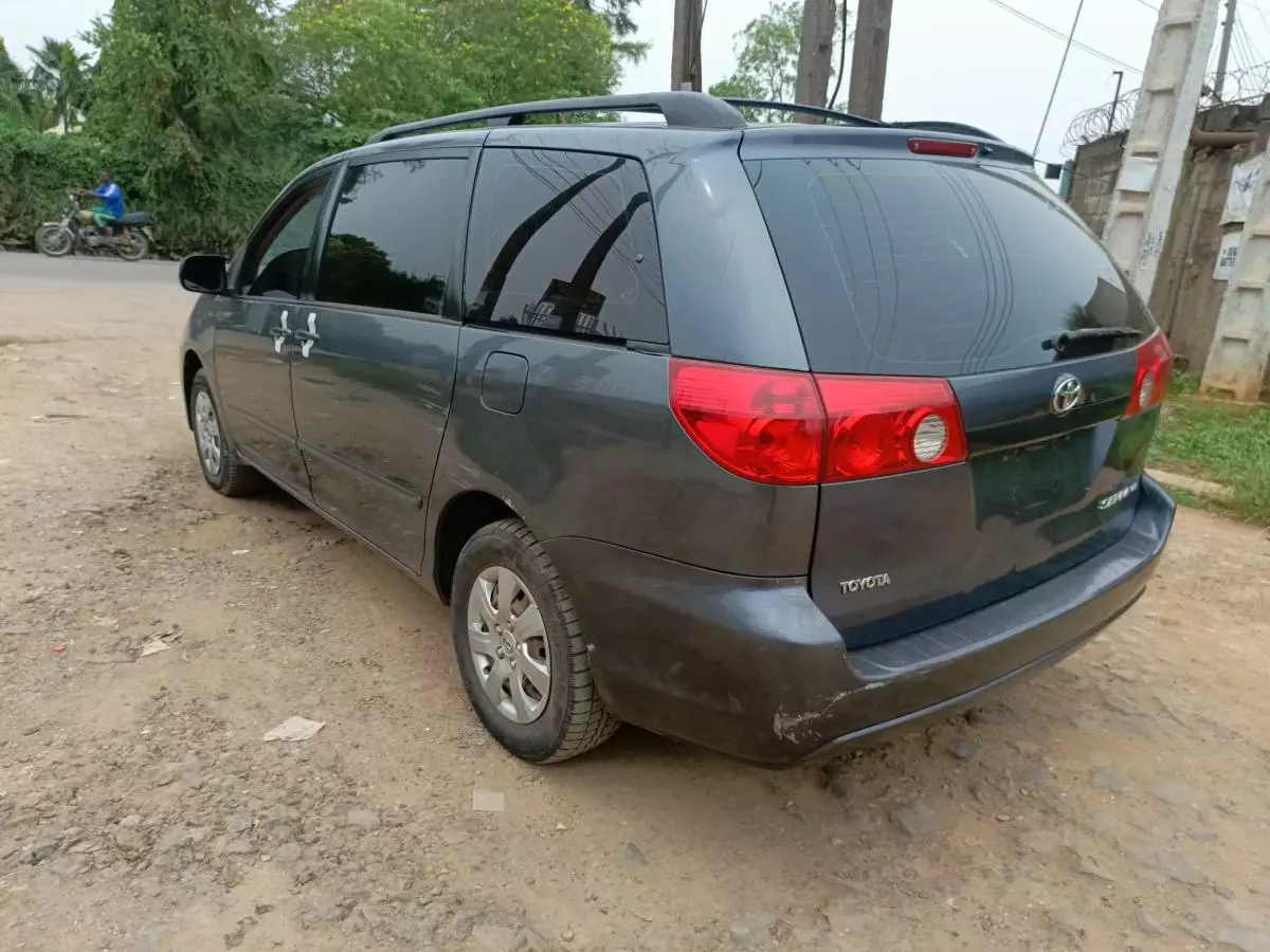 Toyota Sienna   - 2008