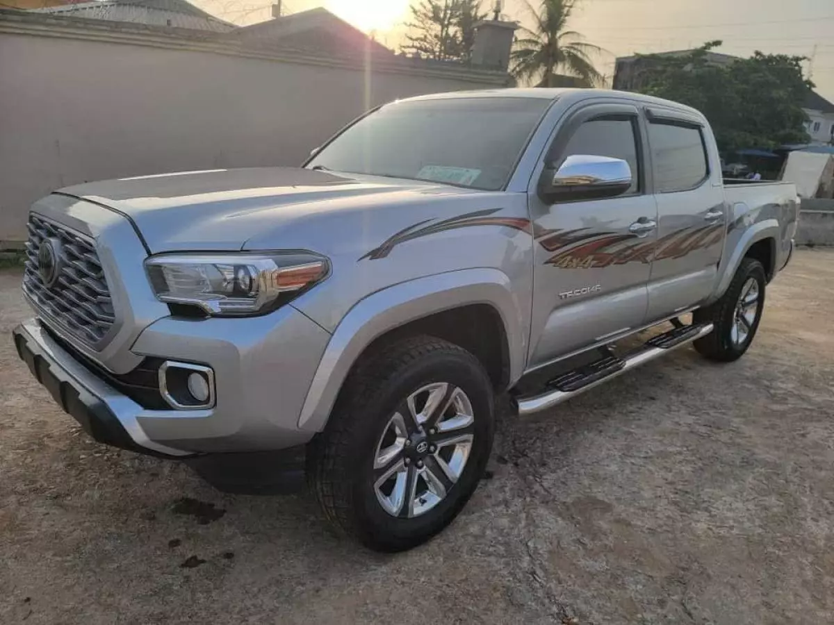 Toyota Tacoma   - 2017