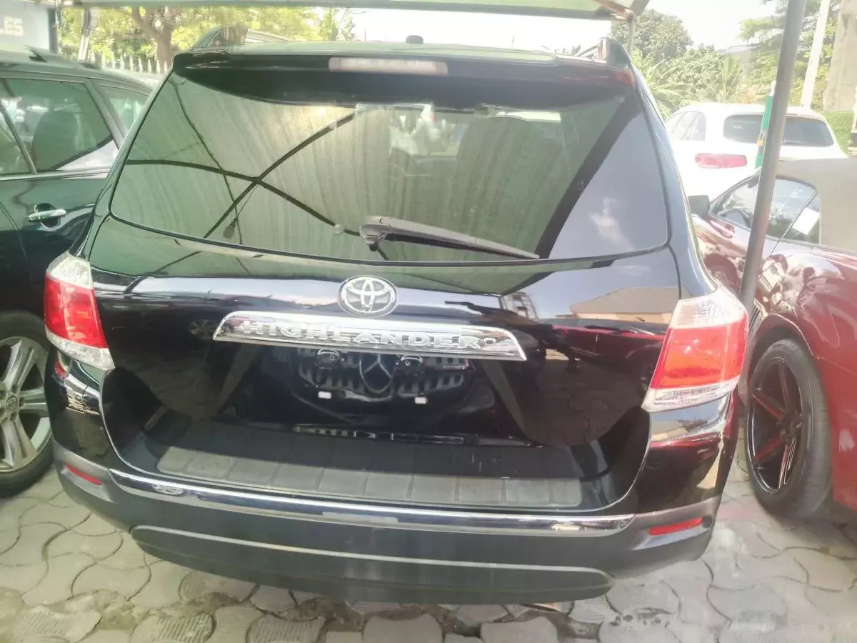 Toyota Highlander   - 2011