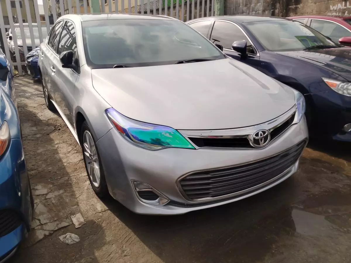 Toyota Avalon   - 2013