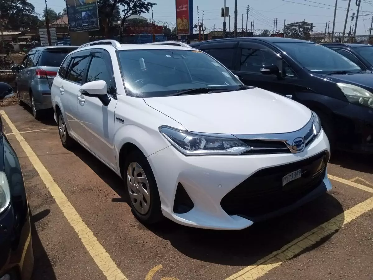 Toyota Fielder hybrid    - 2017