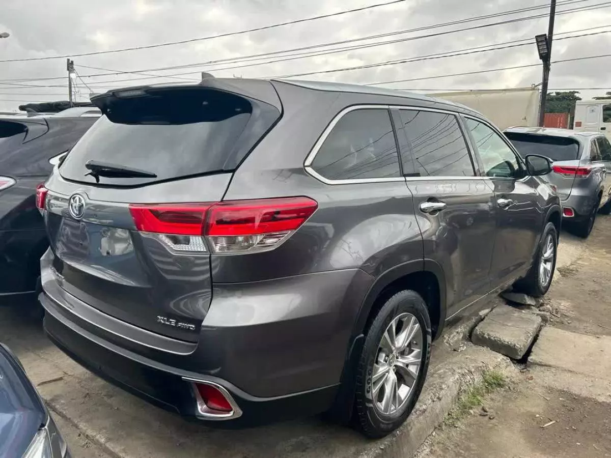 Toyota Highlander   - 2015