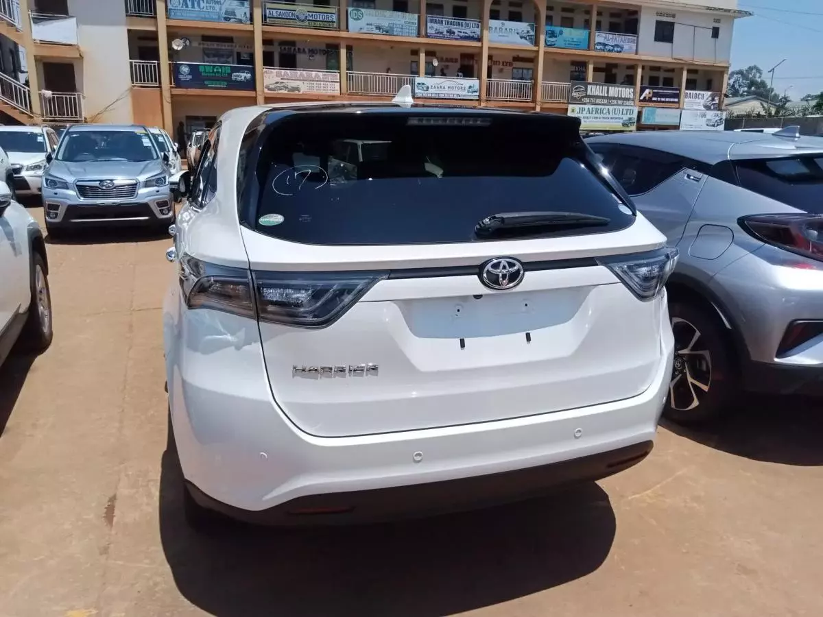 Toyota Harrier   - 2016