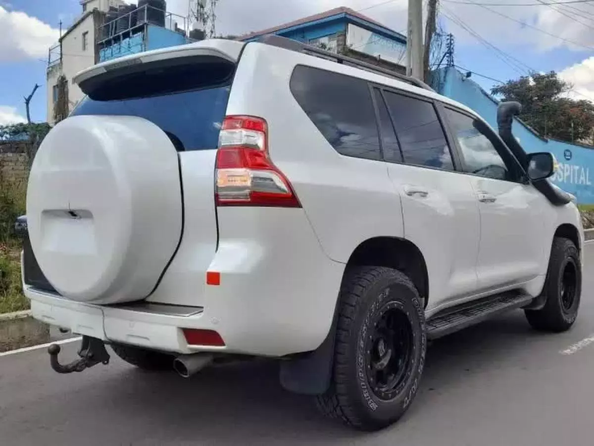 Toyota Land Cruiser Prado   - 2017