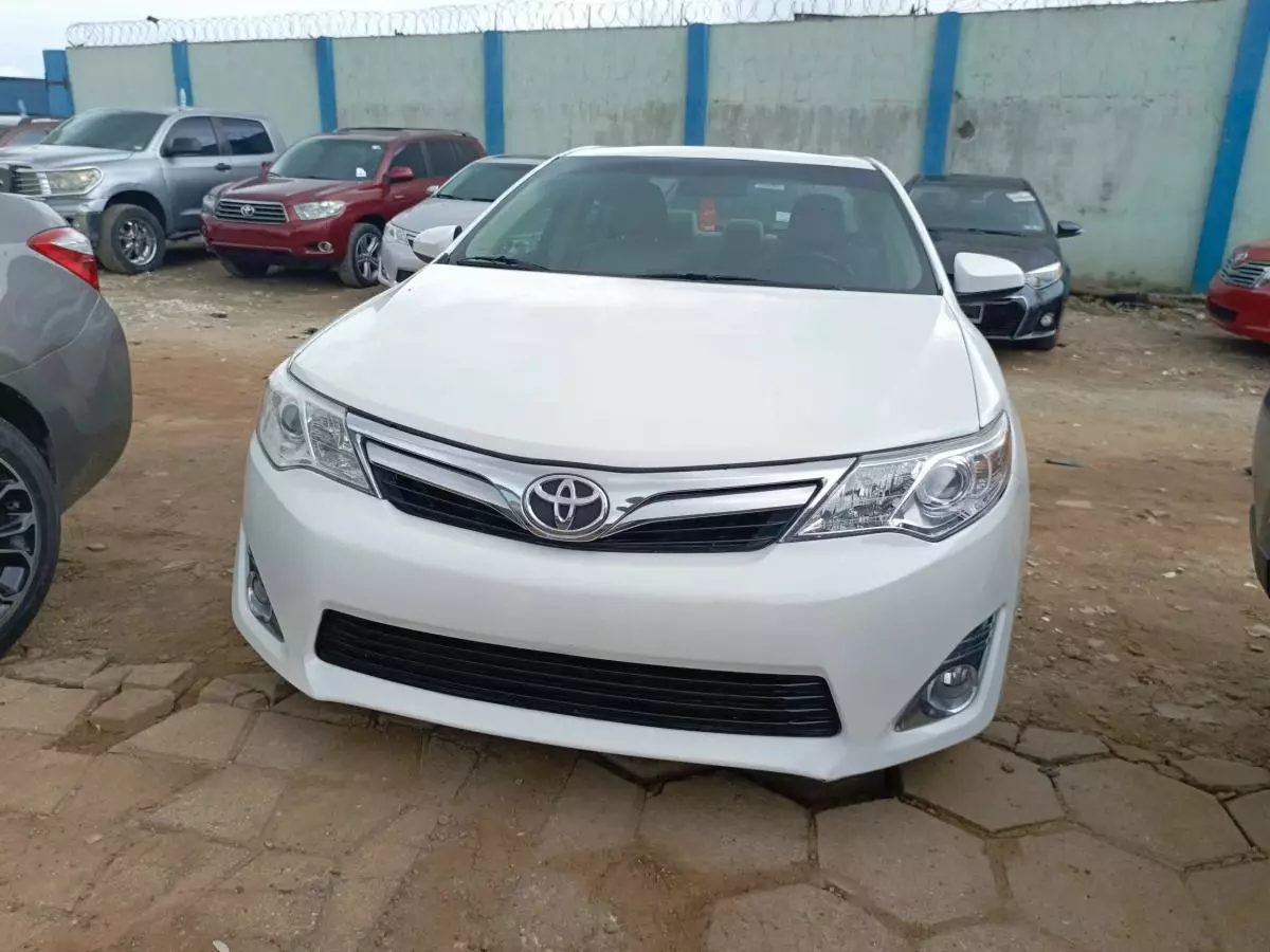 Toyota Camry   - 2014