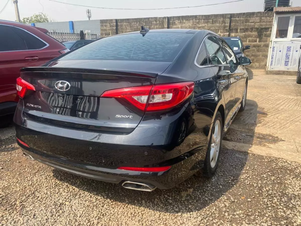 Hyundai Sonata   - 2015