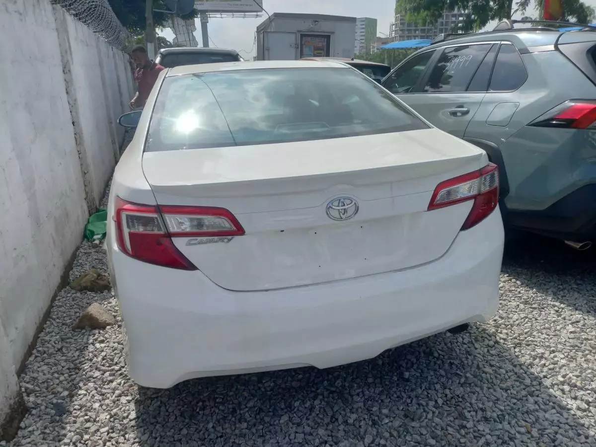 Toyota Camry   - 2014