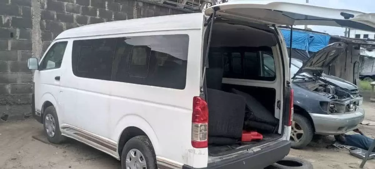 Toyota Hiace   - 2012