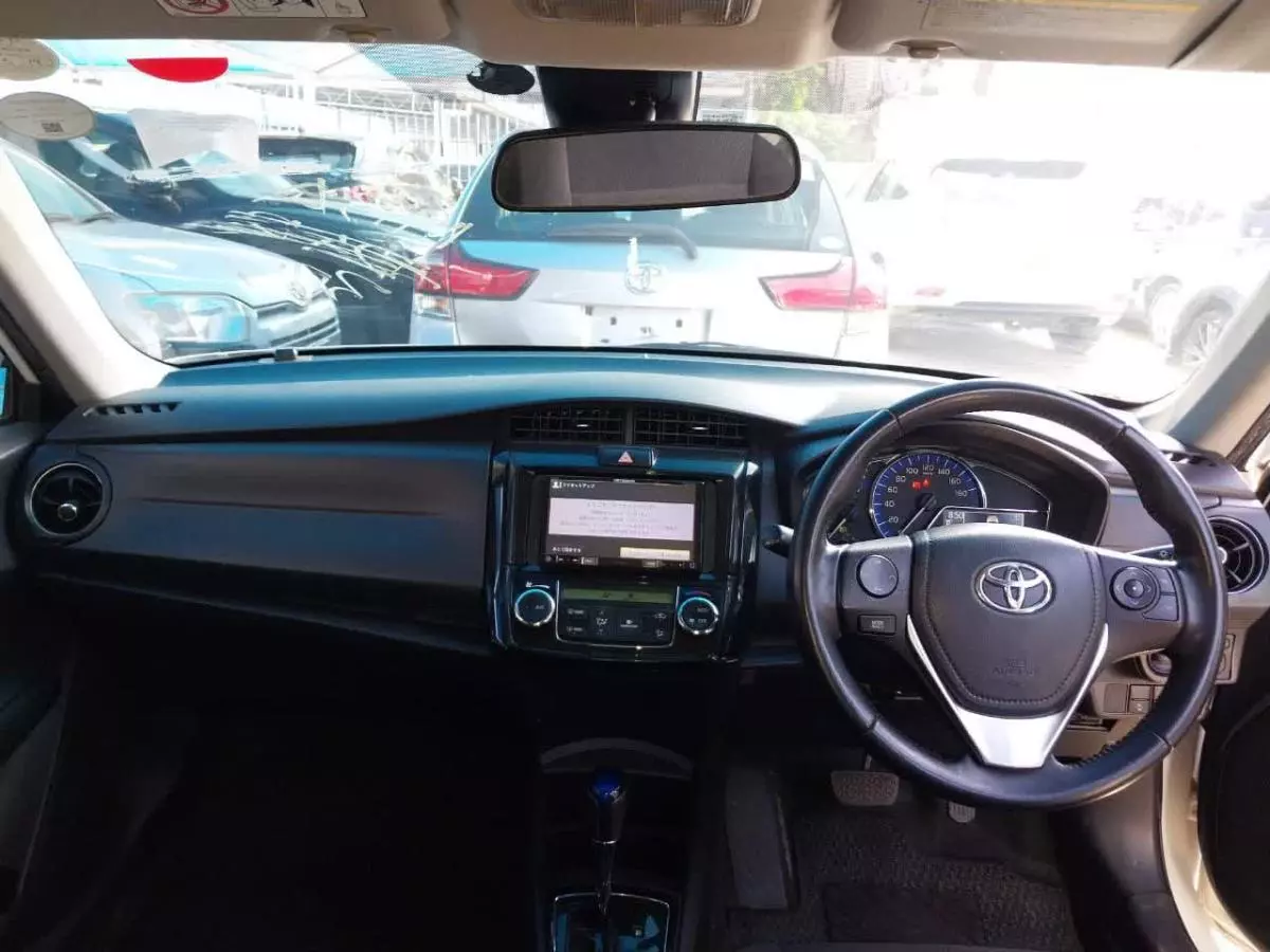 Toyota Axio hybrid    - 2016