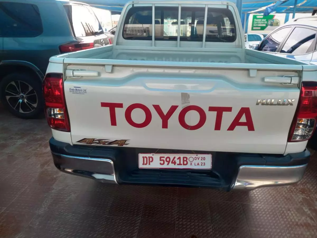 Toyota Hilux   - 2022