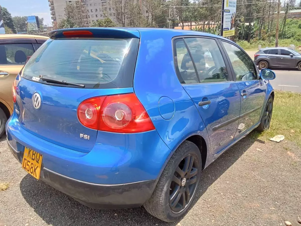 Volkswagen Golf   - 2004