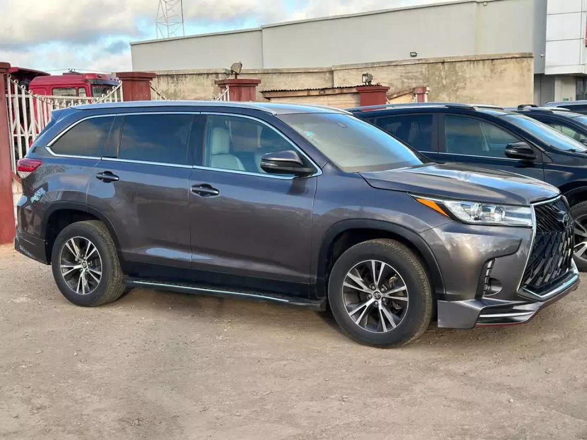 Toyota Highlander   - 2019