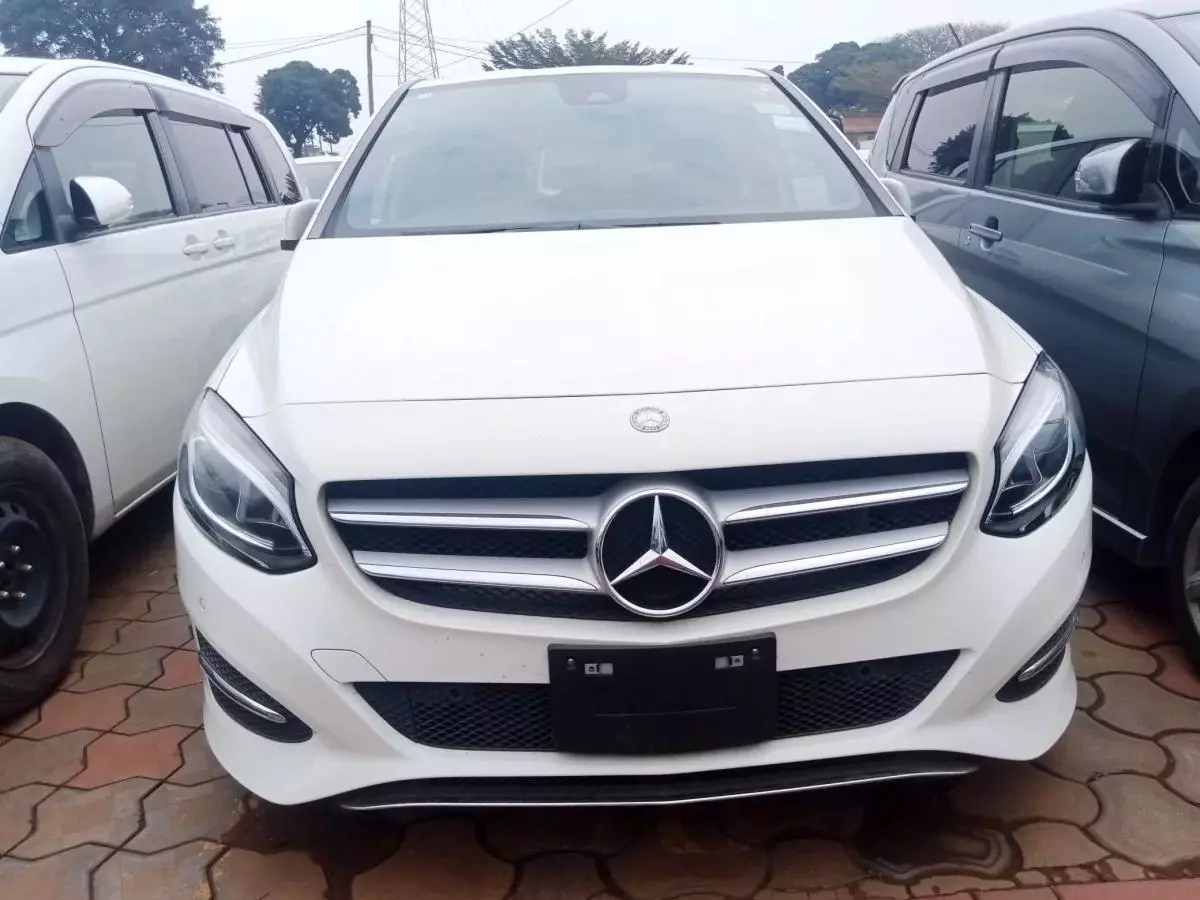 Mercedes-Benz B 180   - 2012