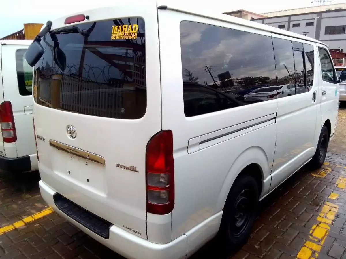 Toyota Hiace   - 2010