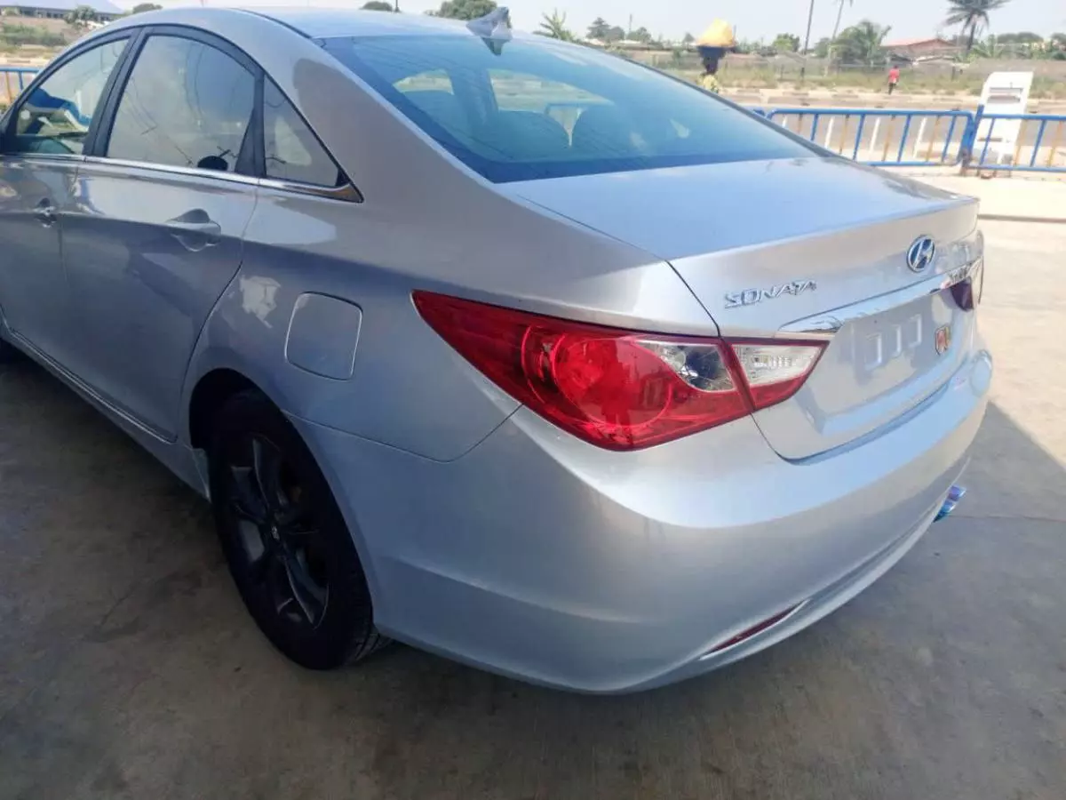 Hyundai Sonata   - 2013