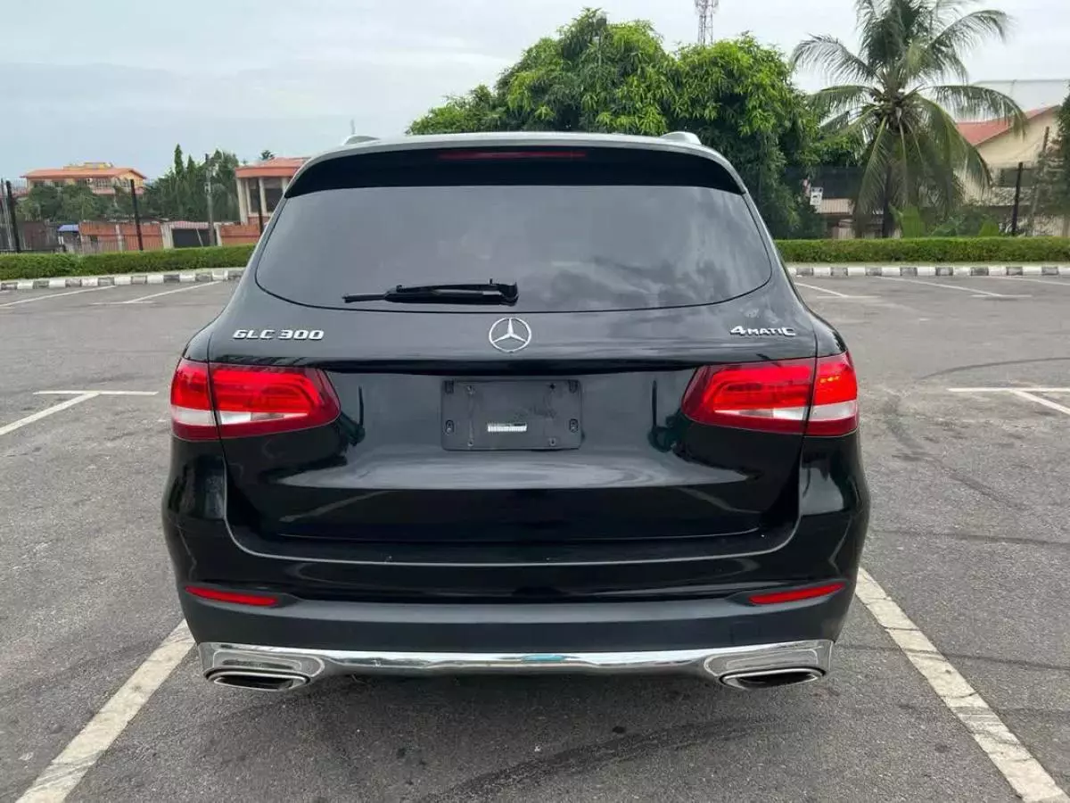 Mercedes-Benz GLC 300   - 2017