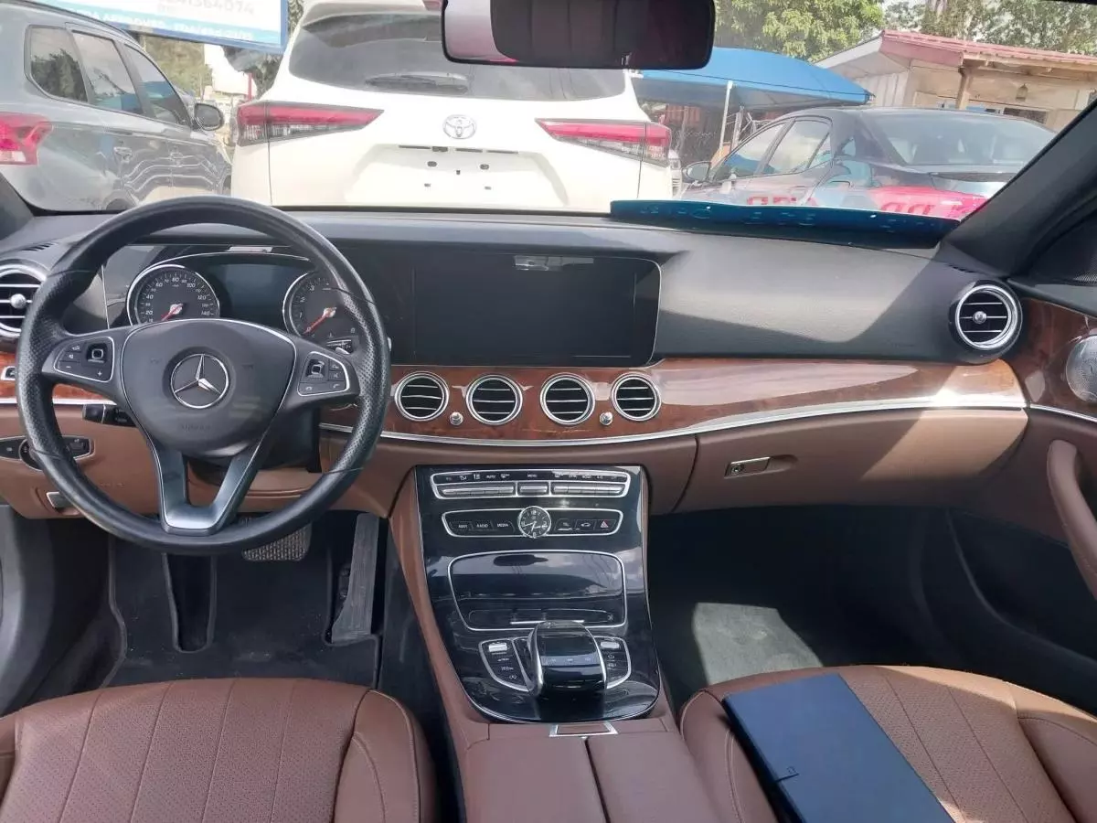 Mercedes-Benz E 300   - 2017