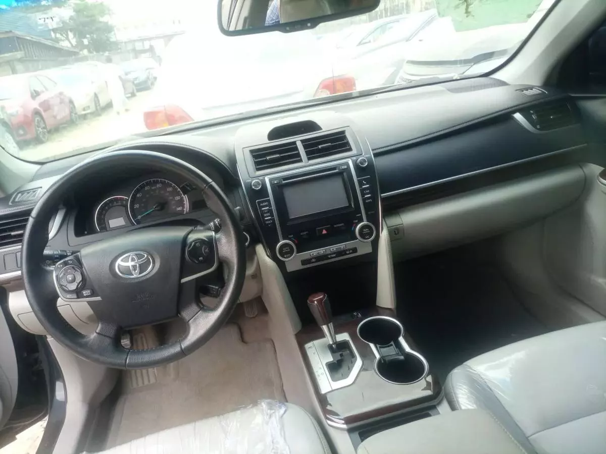 Toyota Camry - 2014